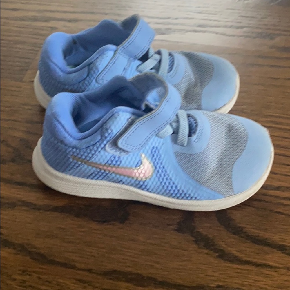 2 pairs avail! Nike US 7